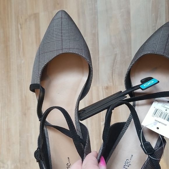 2/$18 WOMEN'S flats Sandals NWT - Picture 8 of 8